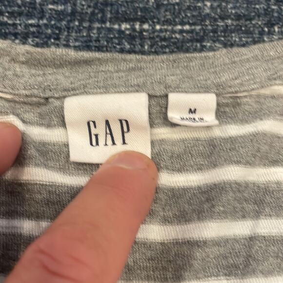 Gap T-shirt striped gray  Dress size medium - Picture 4 of 5